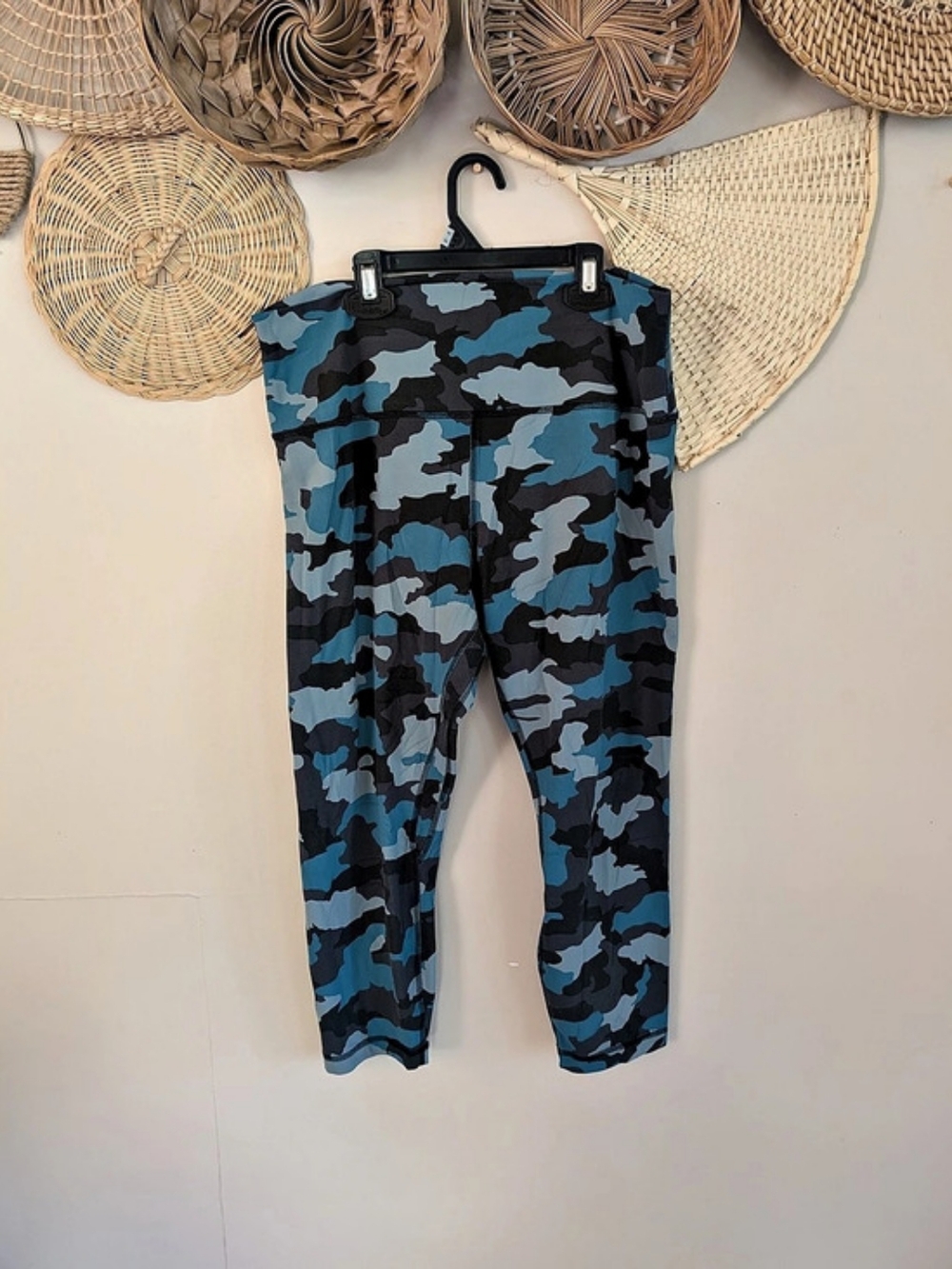 Lululemon High Rise Capri Leggings Blue Teal Camo Print Cropped Size 16